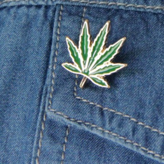 Брошь - значок "Cannabis"